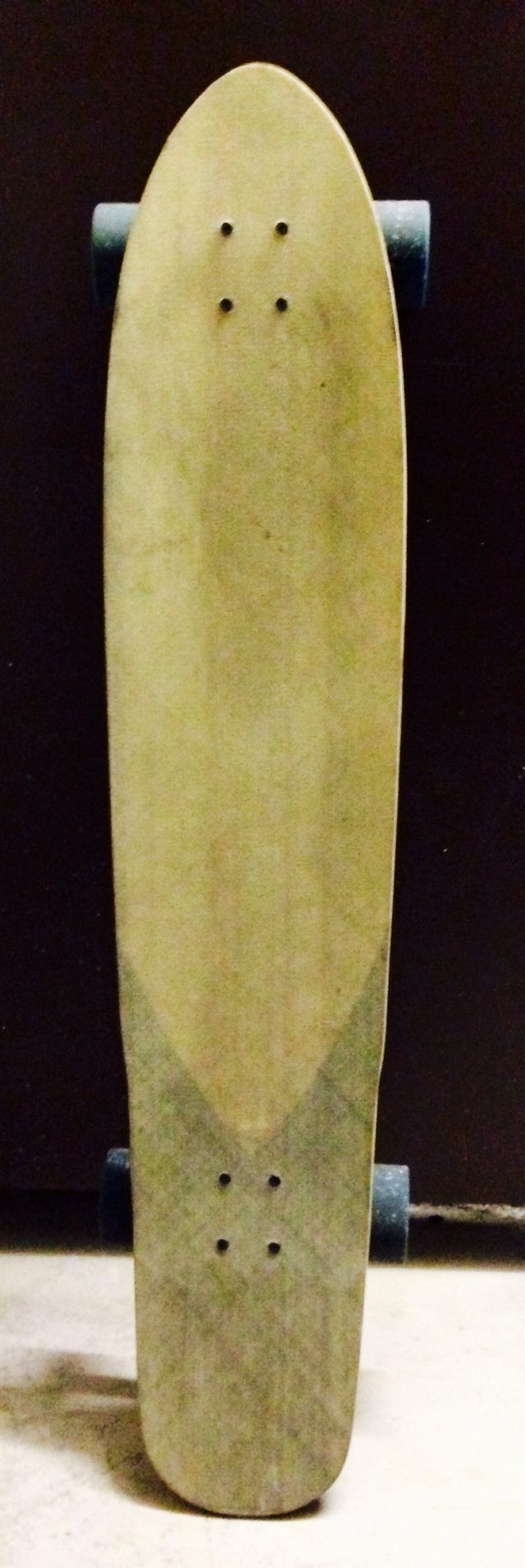 Longboard skate COMET de fibra con ejes Seismic y