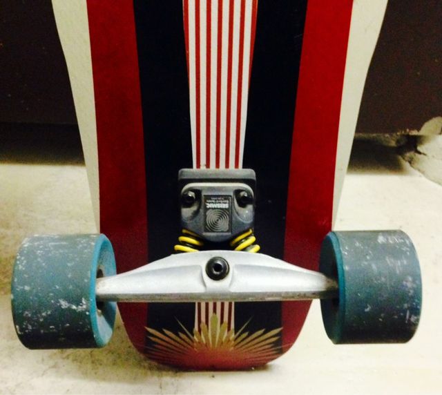 Longboard skate COMET de fibra con ejes Seismic y