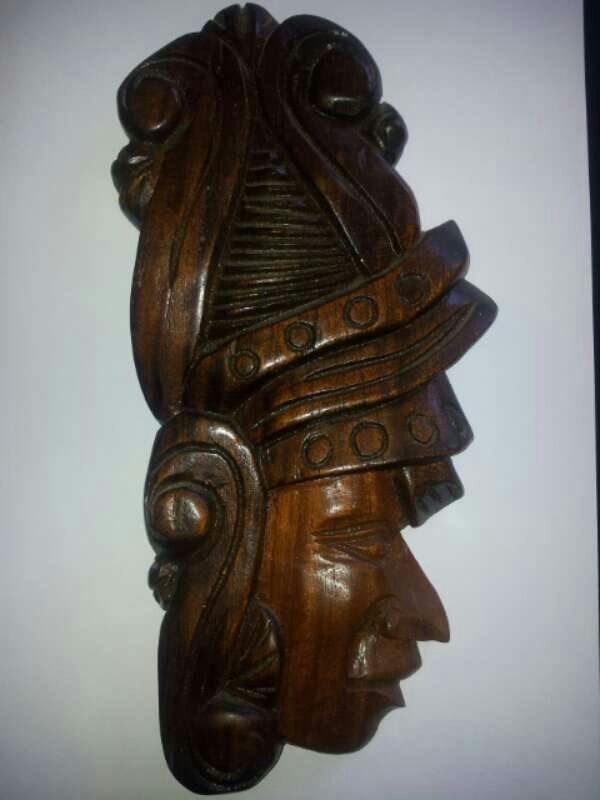 FIGURAS TRIBALES ADORNO EN MADERA