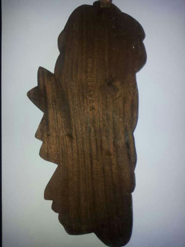FIGURAS TRIBALES ADORNO EN MADERA
