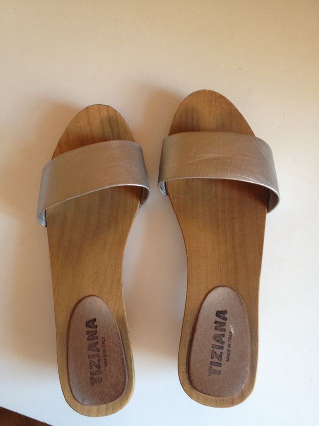Sandalias de madera
