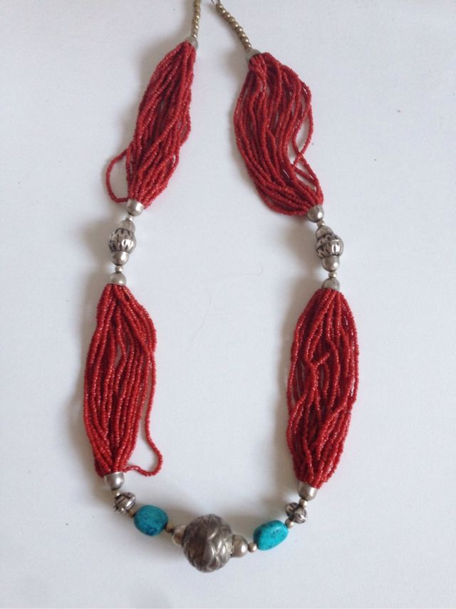 Collar étnico rojo de Egipto