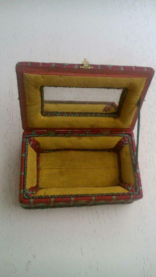 JOYERO VINTAGE HILO CON ESPEJO
Vintage