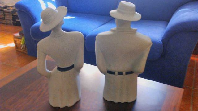 Pareja de figuras decorativas