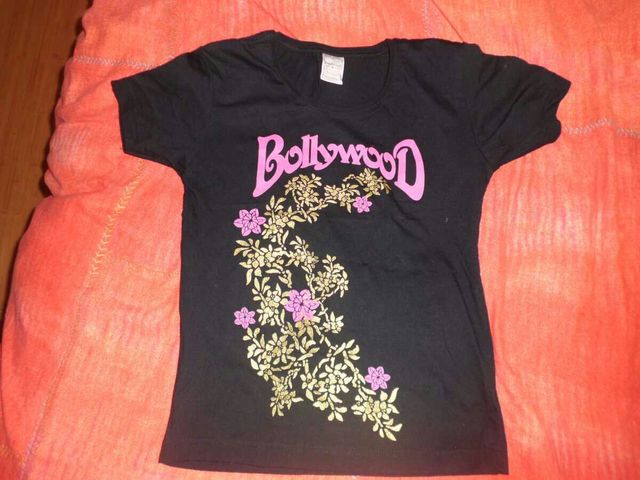 Camiseta Bollywood nueva sin usar