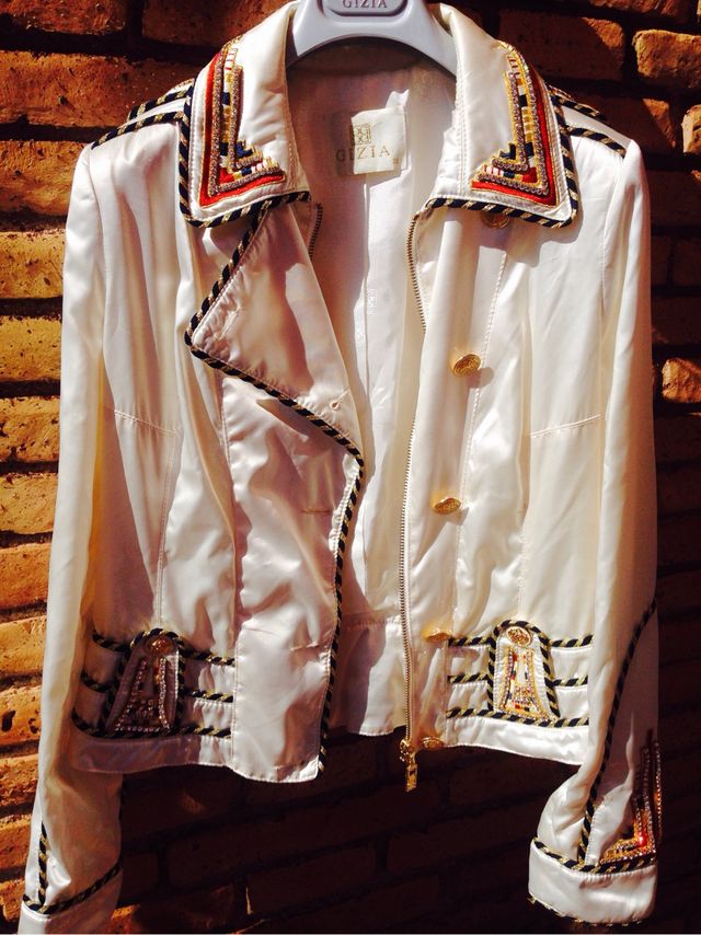 Chaqueta Firma Gizia Con Swarovski