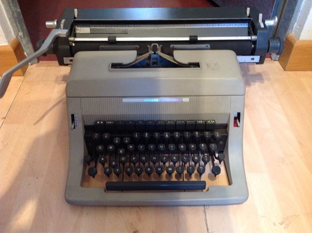 Maquina de escribir Olivetti