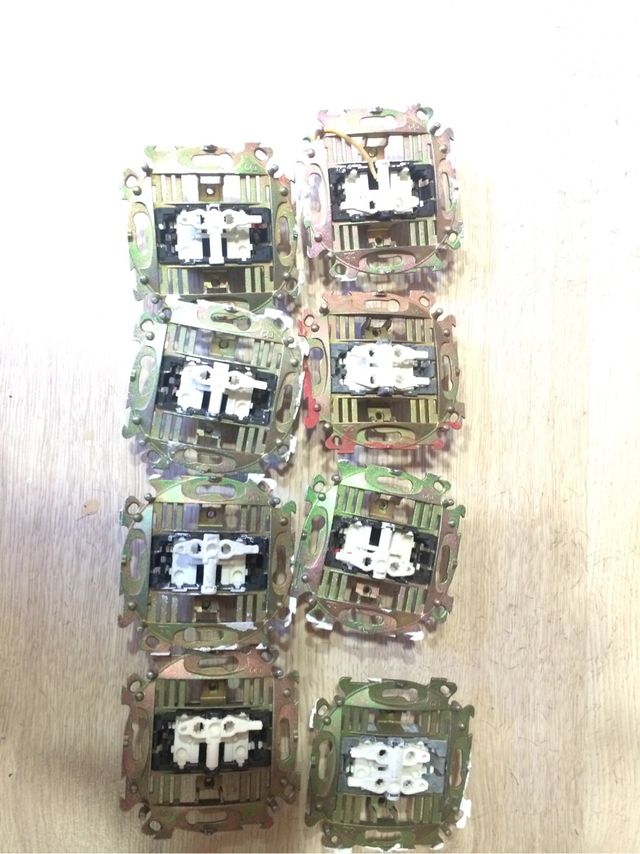 Pulsadores y mecanismos