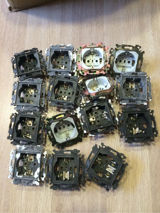 Pulsadores y mecanismos