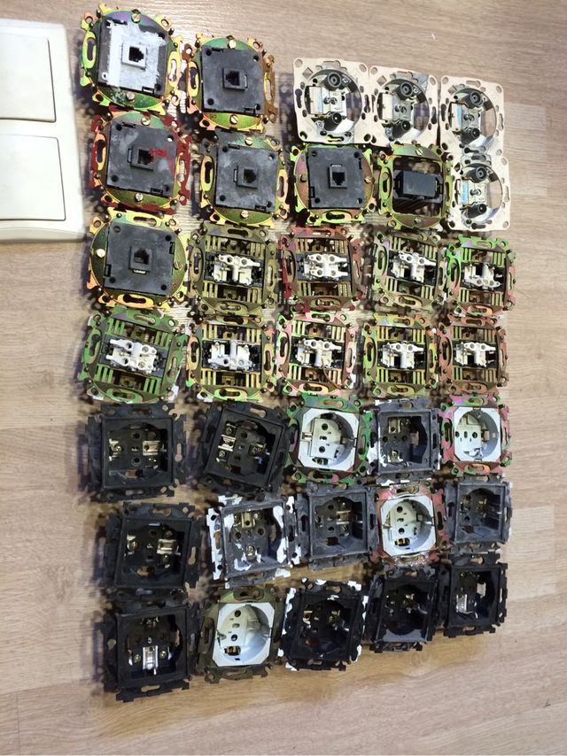 Pulsadores y mecanismos