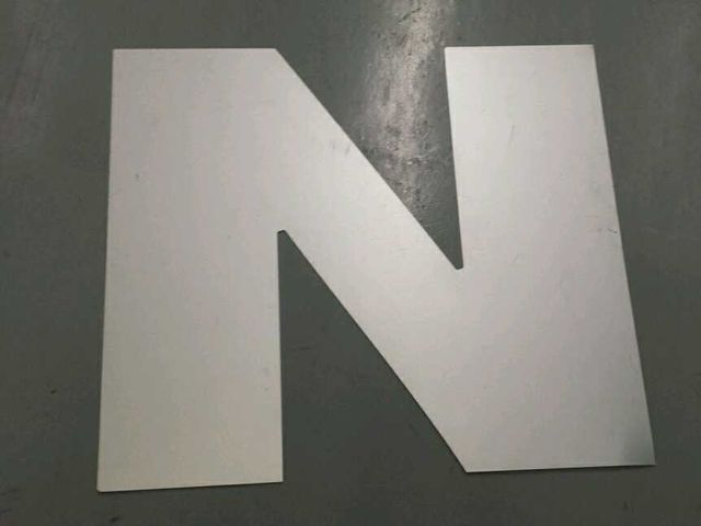 Lettera grande N - alluminio