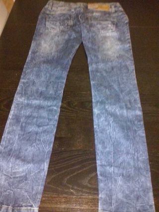 Jeans New Yorker talla 38- 40 a estrenar de segunda mano por 9 EUR en Les  Pinedes de L\\'ermengol en WALLAPOP