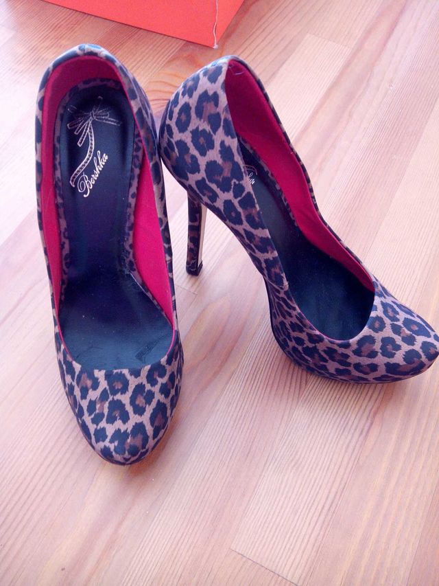 Zapatos BERSHKA animal print como nuevos.