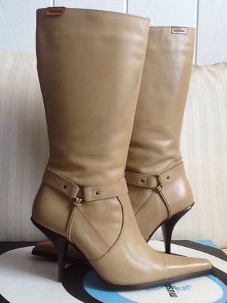 Botas Cowboy Piel para Chicas de Mustang de segunda mano por 70 EUR en  Fuenlabrada en WALLAPOP