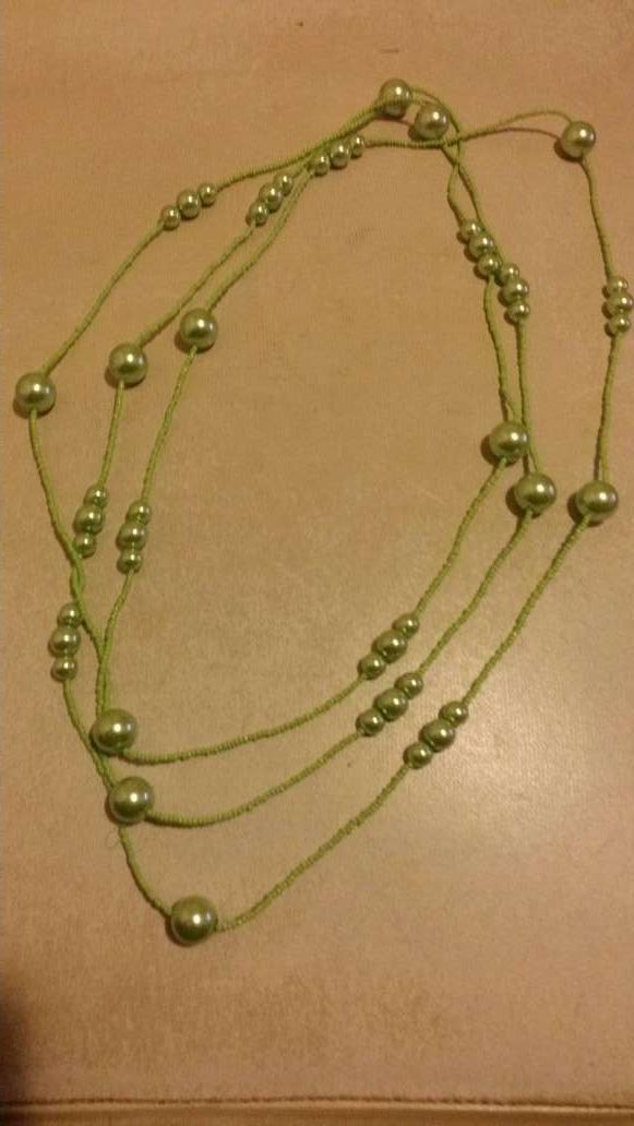 Collar largo de color verde