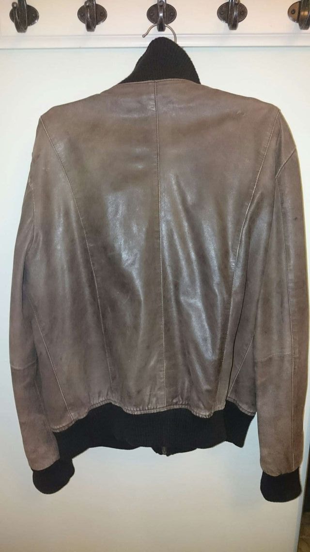 Chaqueta de cuero marrón