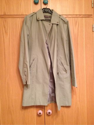 Abrigo Militar Del Corte Inglés de segunda mano por 10 EUR en Alicante en  WALLAPOP
