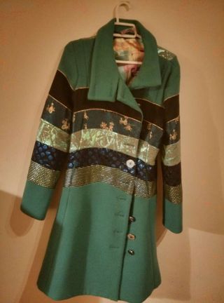 Rebaja!! Abrigo Desigual de segunda mano por 100 € en Abrigo Desigual de segunda mano en Ourense en WALLAPOP