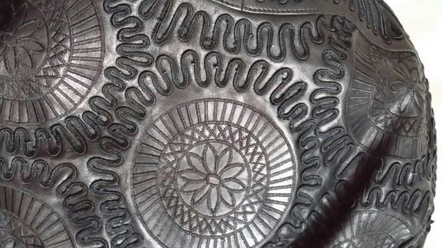 Bolso piel negro Adolfo Domínguez