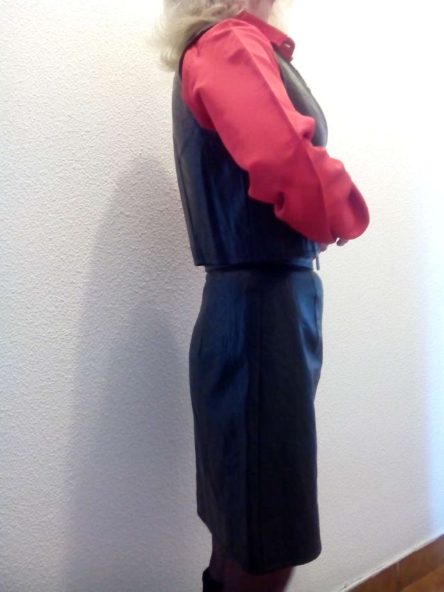 Conjunto cuero falda y chaleco