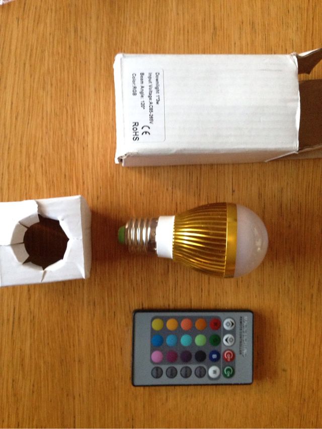 BOMBILLA LED CAMBIO DE COLOR CON MANDO