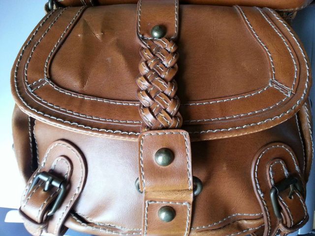 Bolso piel camel. Mango