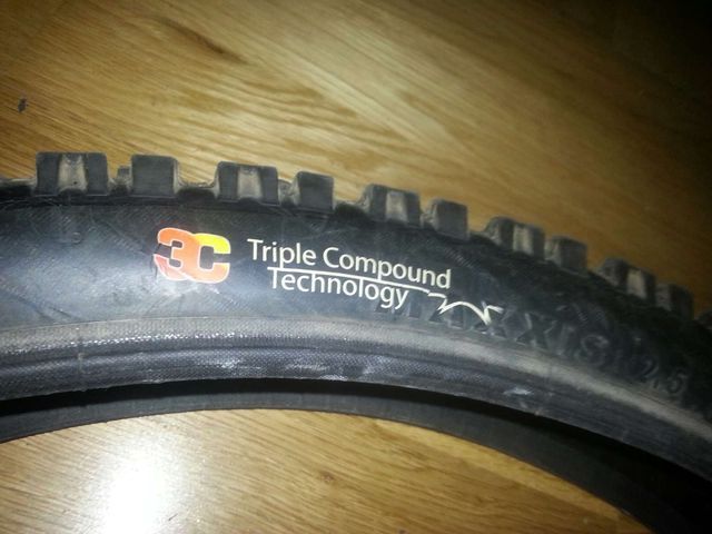 Cubierta Máxxi high roller 3C triple compuesto 26"