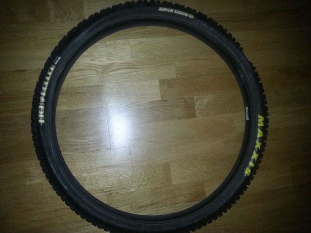 Cubierta Máxxi high roller 3C triple compuesto 26"