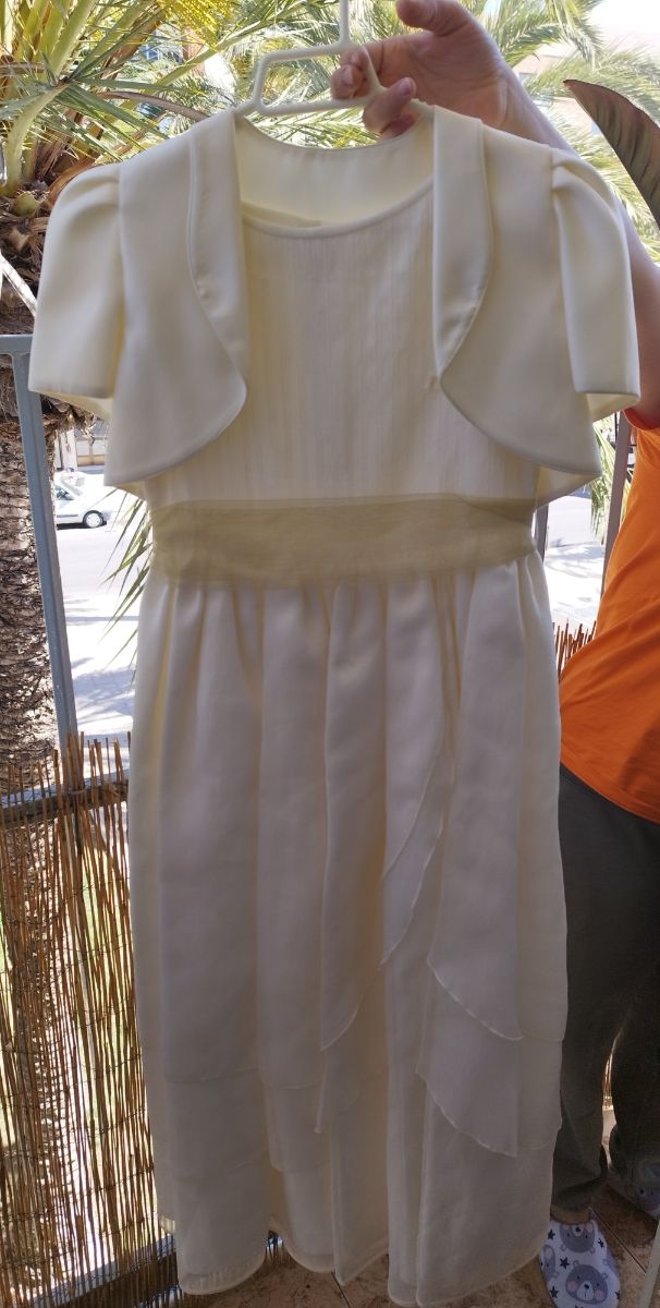 Vestido de comunión, muy bonito. 