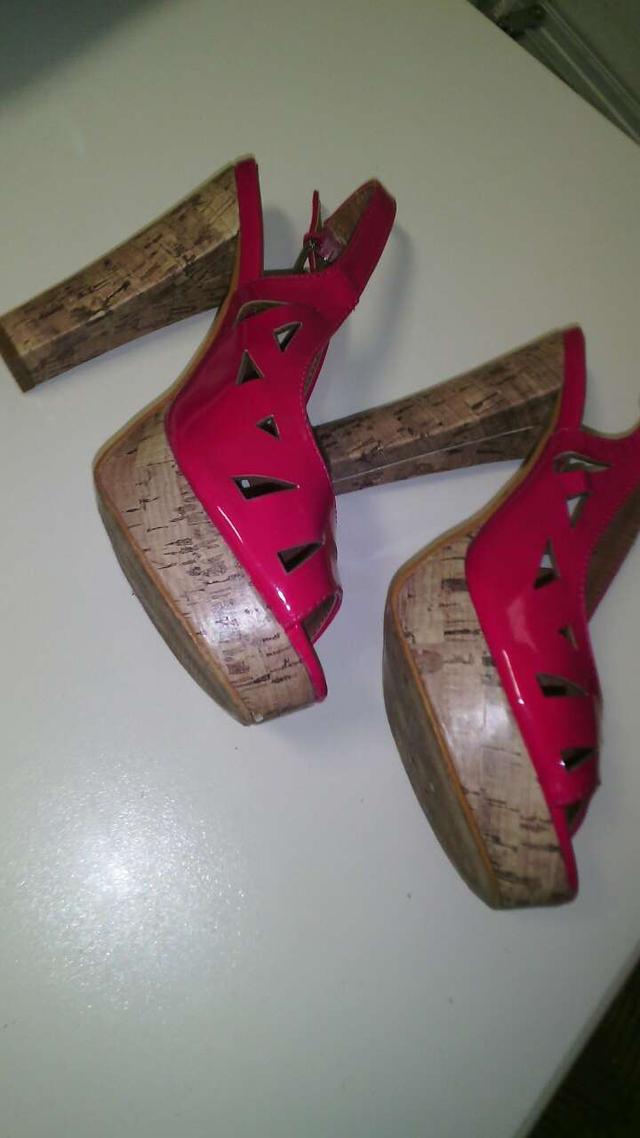 Preciosa sandalia de Czintia talla 35