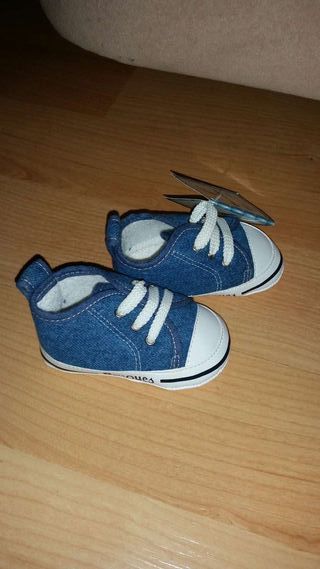 Zapatillas bebé número 18 de segunda mano por 4 EUR en Madrid en WALLAPOP