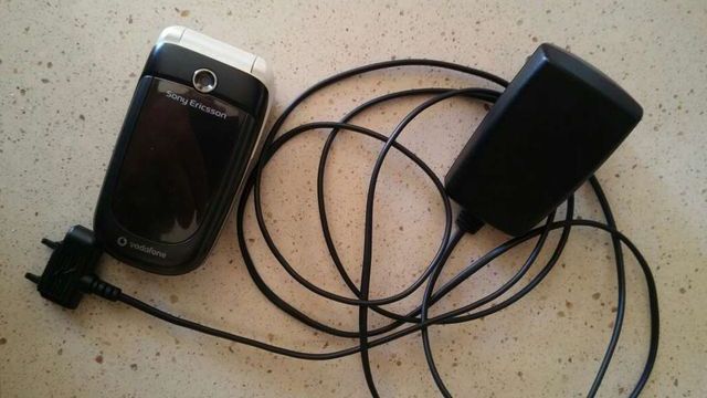 movil y cargador