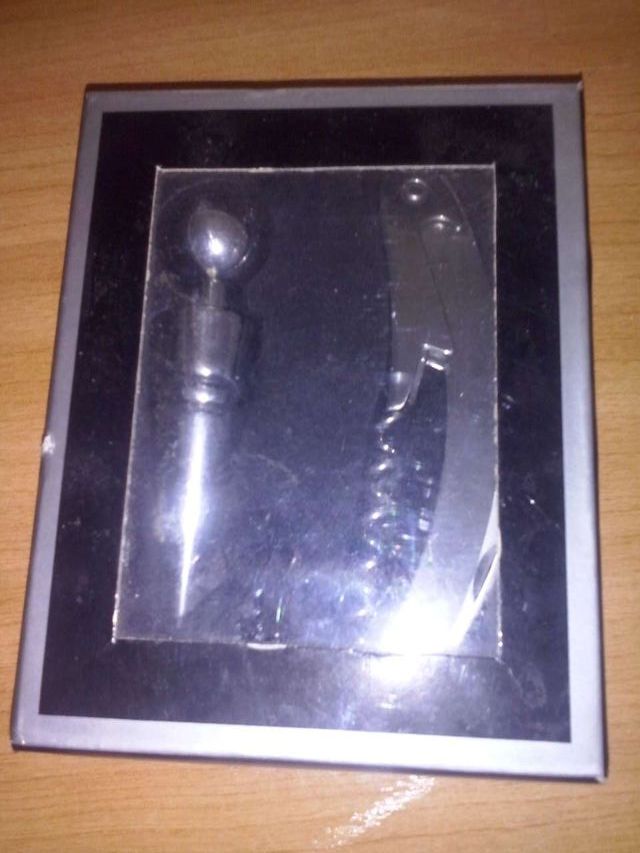 Tapon sacacorchos y clips