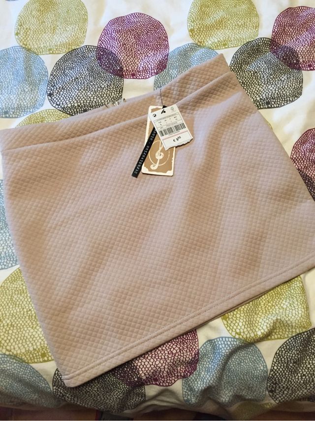 Falda Nueva con etiqueta. Stradivarius