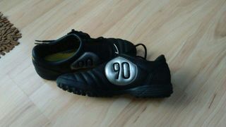 Botas de fútbol Nike total 90 III de segunda mano por 30 EUR en Córdoba en  WALLAPOP