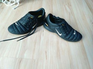 Botas de fútbol Nike total 90 III de segunda mano por 30 EUR en Córdoba en  WALLAPOP
