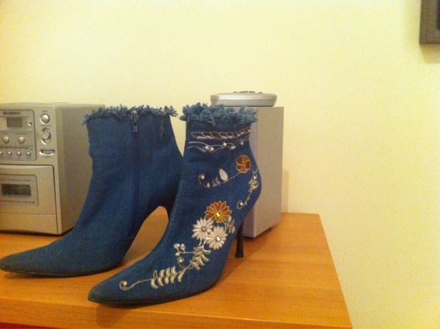 Botines Color Azul Con Flores