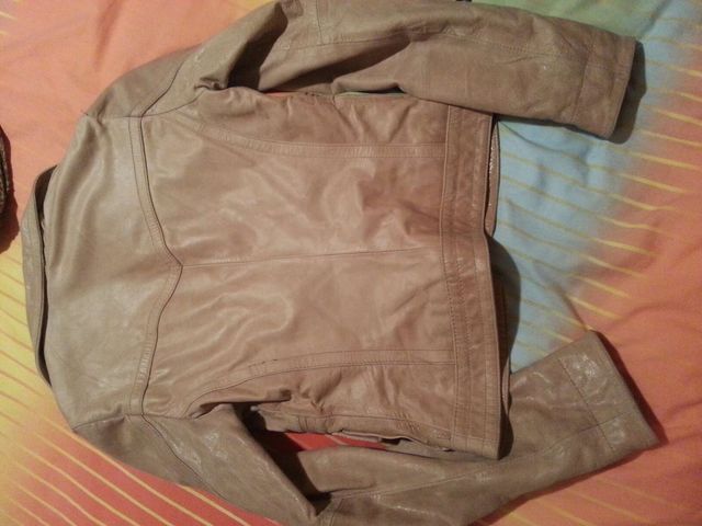 Chaqueta de piel stradivarius talla S