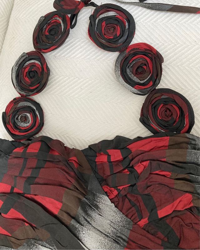 Vestido de fiesta diferente. Veneno en la Piel