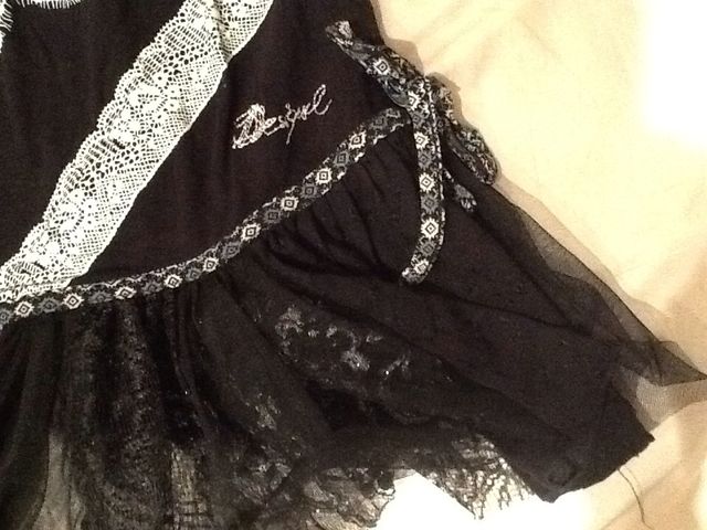 Camiseta Desigual negra y blanca con tul - Talla S