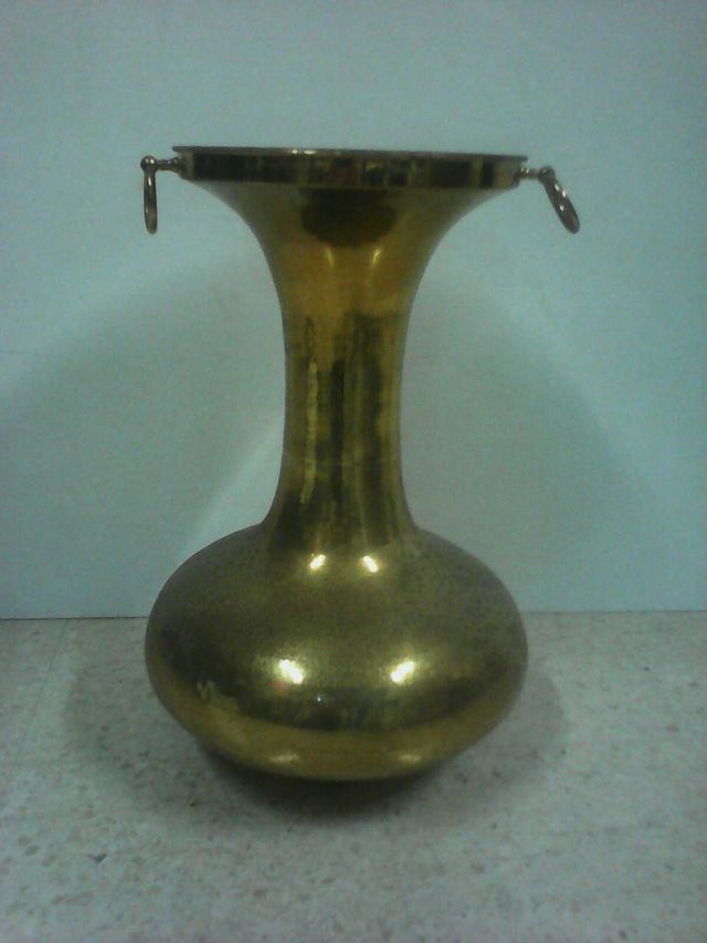 Jarrón de latón