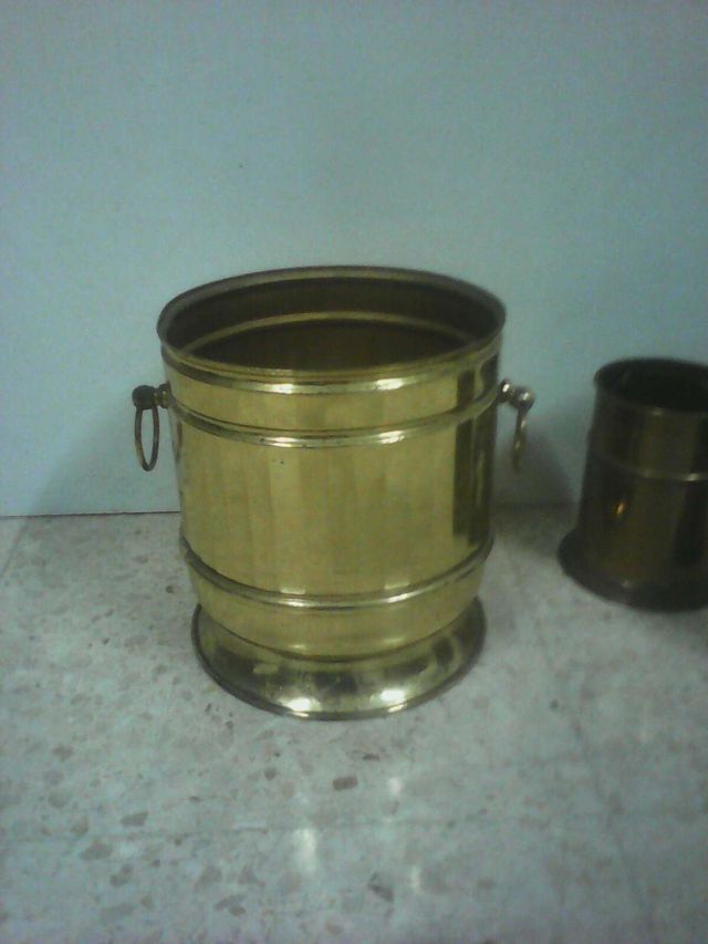 Último precio! Macetero + 2 jarras