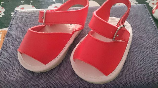 Sandalias de bebé para el verano.Dospares.Talla 16