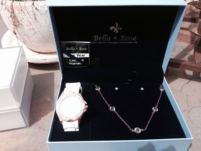 Reloj Blanco y dorado, Pendientes Y Gargantilla