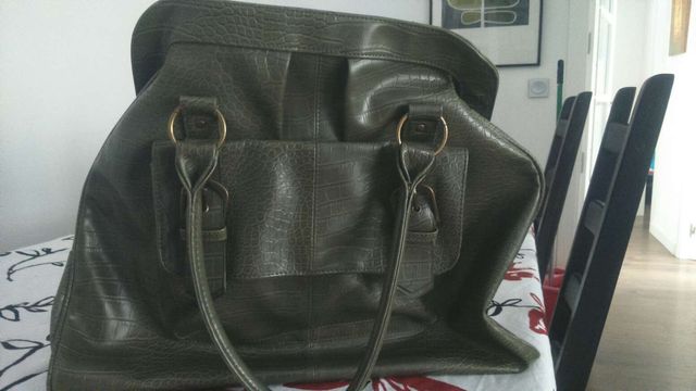 Bolso verde Bershka