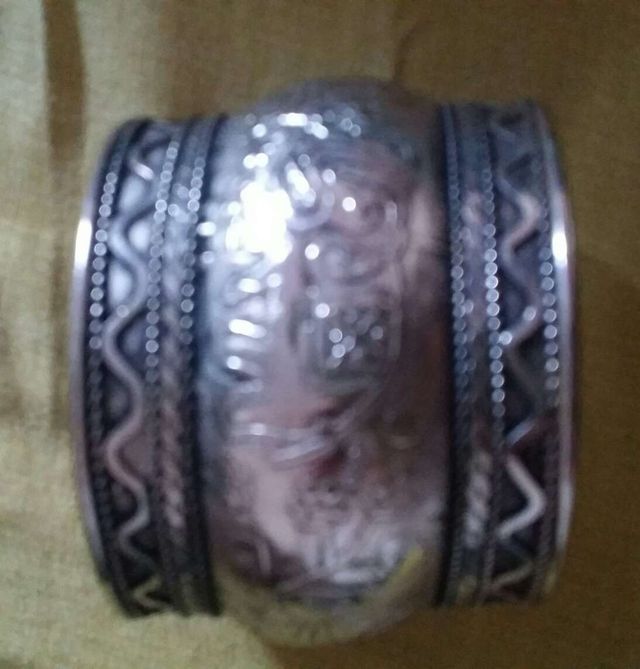 Brazalete estilo plata envejecida muy elegante