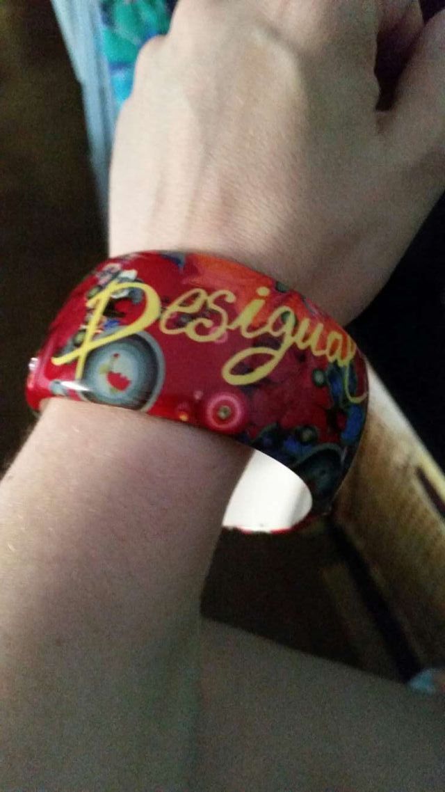 Pulsera veraniega marca desigual