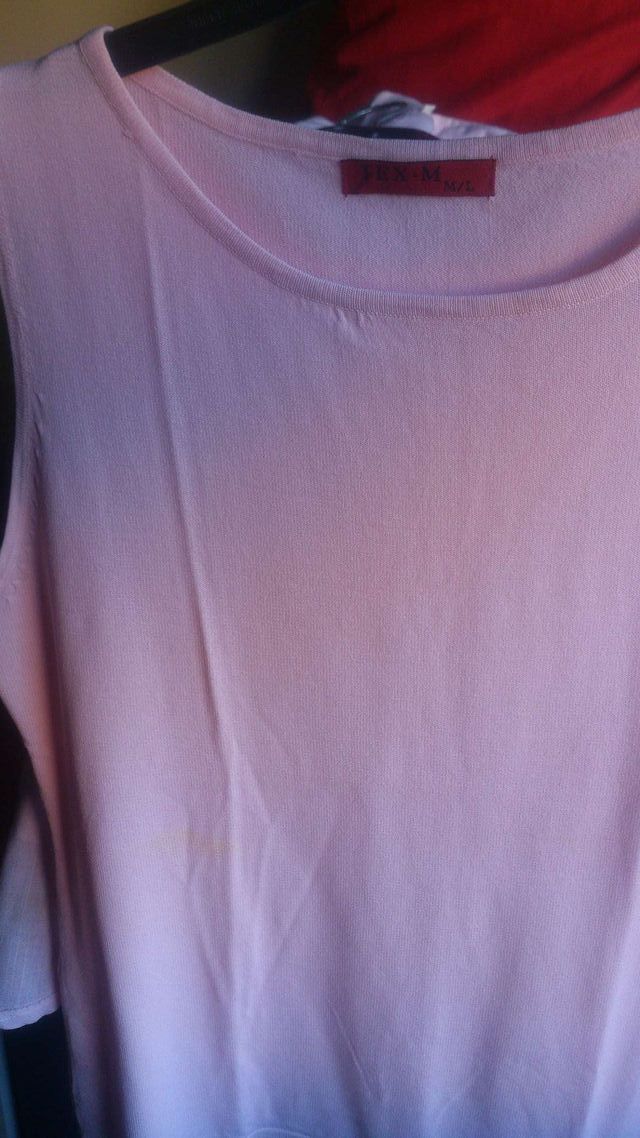 Conjunto talla M camiseta y blusa.