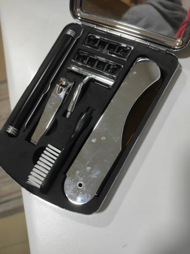 Estuche de afeitado nuevo