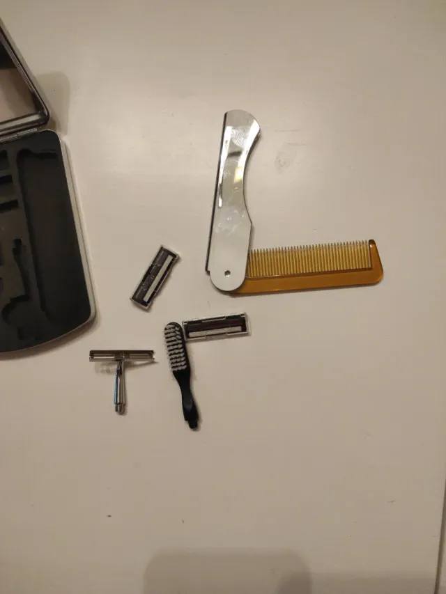 Estuche de afeitado nuevo